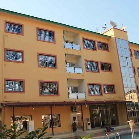 Akkwa Suites Official Serrekunda Buitenkant foto