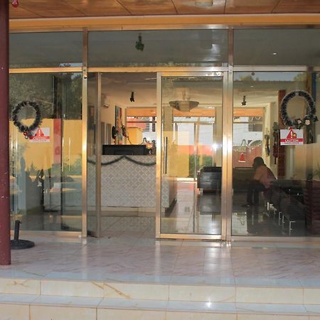 Akkwa Suites Official Serrekunda Buitenkant foto