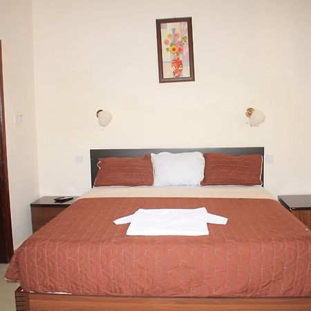 Akkwa Suites Official Serrekunda Buitenkant foto