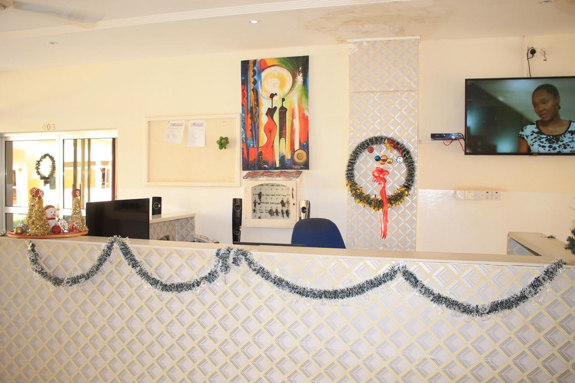 Akkwa Suites Official Serrekunda Buitenkant foto
