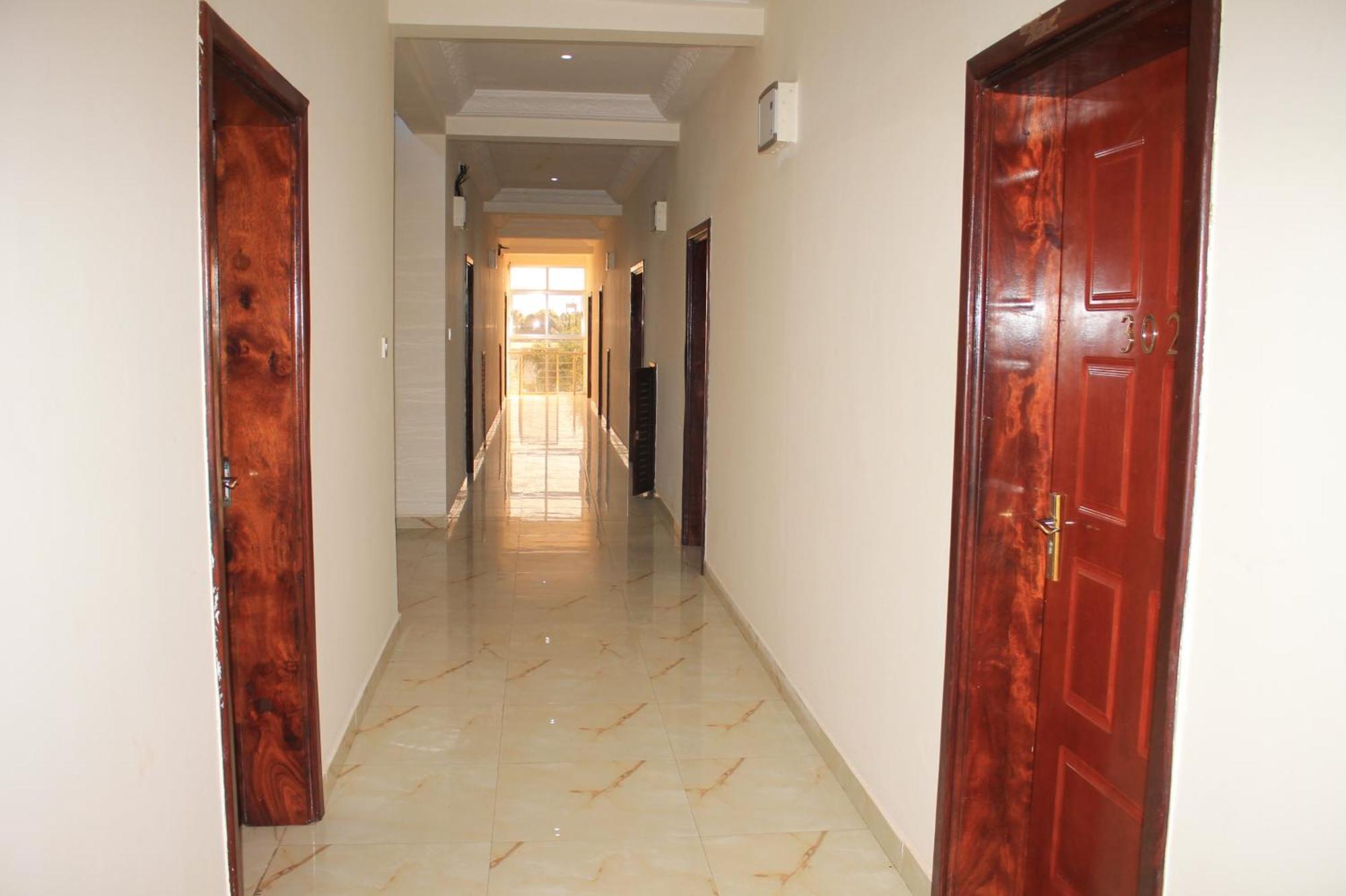 Akkwa Suites Official Serrekunda Buitenkant foto